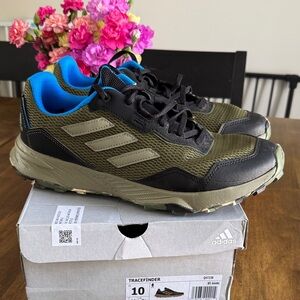 Adidas Tracefinder Sneakers - Black and Olive with Blue Lining
